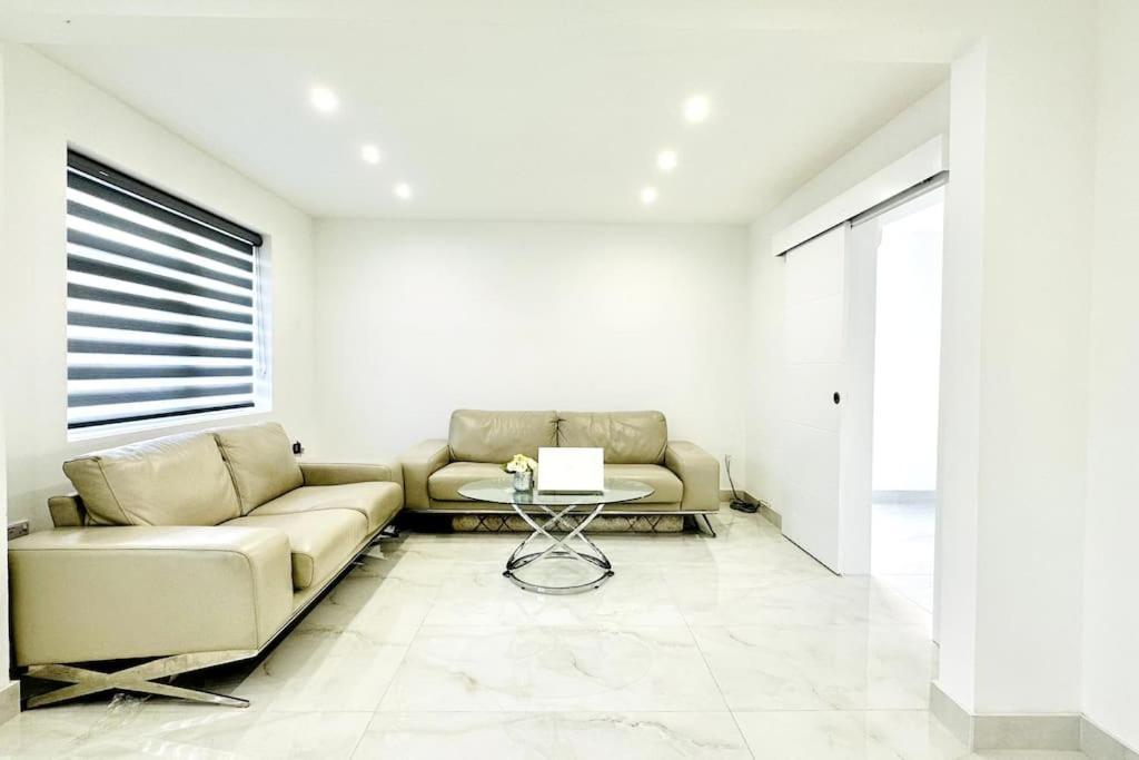 Beautiful 3 Bedroom House In London -Ensuite Bed Room Твікенем Екстер'єр фото